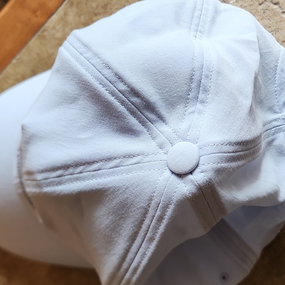 lululemon Baby Blue baseball cap with Silver Metal logo On Side - Picture 5 of 11